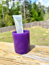 Load image into Gallery viewer, 8.00 Resin Lipgloss Holder Candy Lips by Cai